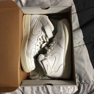 WHITE AIR FORCE 1S  , AF1
